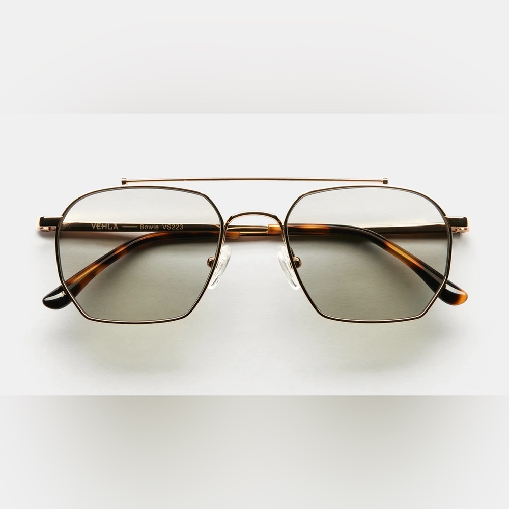 NWT Vehla Bowie Sunglasses in Gold/Graphite